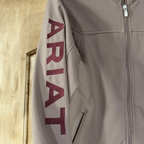Ariat Softshell Jacket - Picture 2 of 2